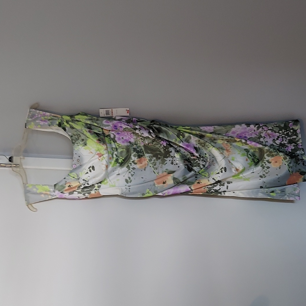 London Style Nights...Dress, Midi, white w/beautiful floral Size 12 w/tag